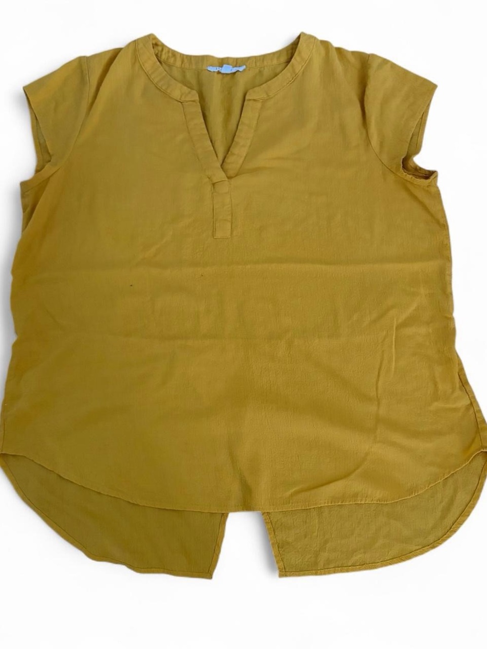 Jane & Delancey yellow blouse with a relaxed fit Sz M